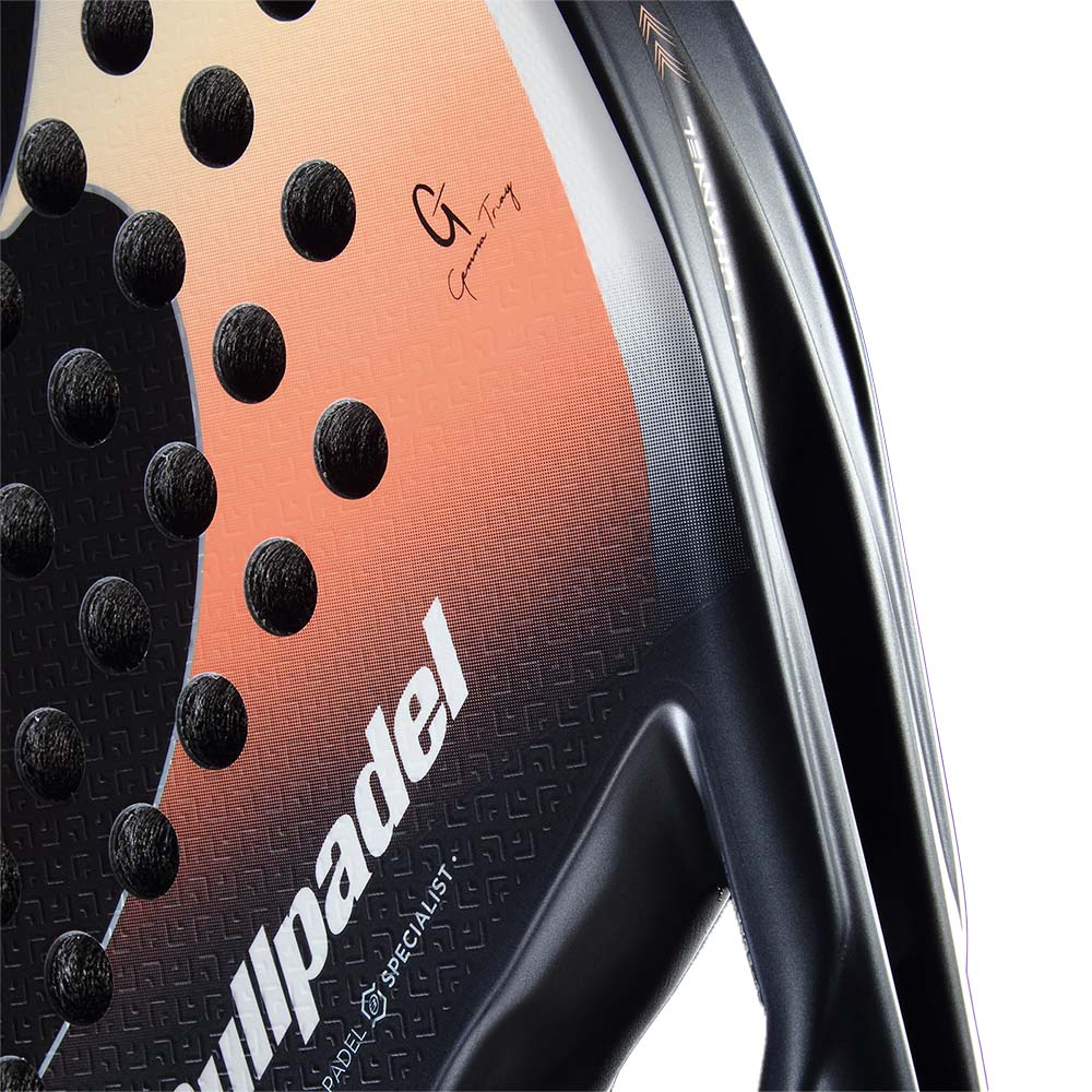 2026 Bullpadel Elite W padel racket - close-up of the hitting surface