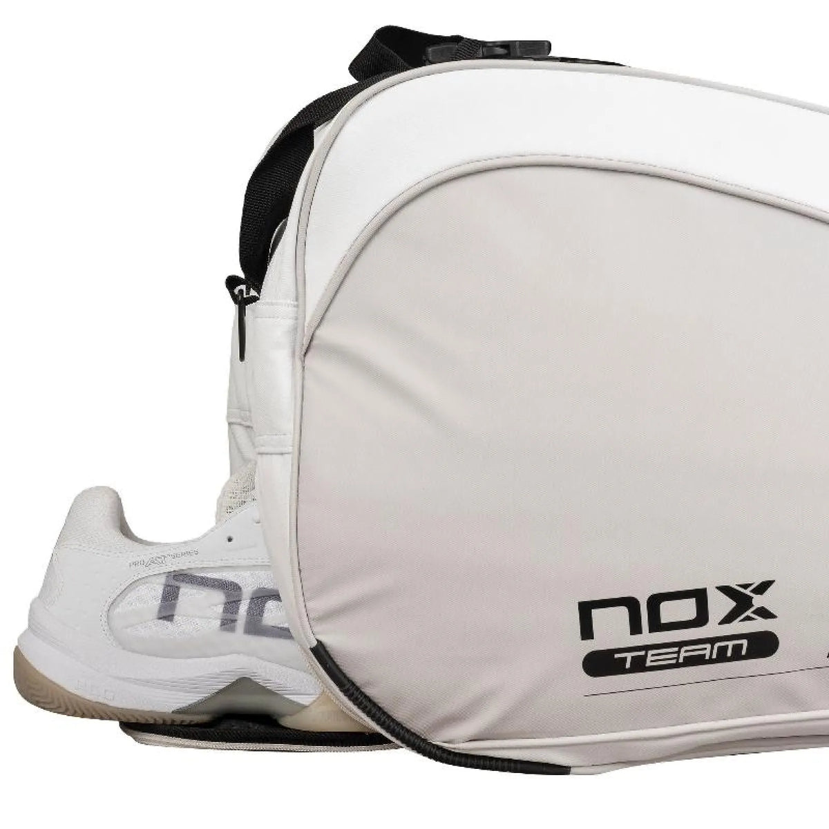 Nox ML10 Team Bag White - shoes in the ventilated shoe compartment